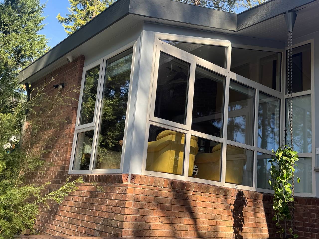 L Corner full lengths Cream uPVC windows L Corner full lengths Cream uPVC windows Installed in Donvale